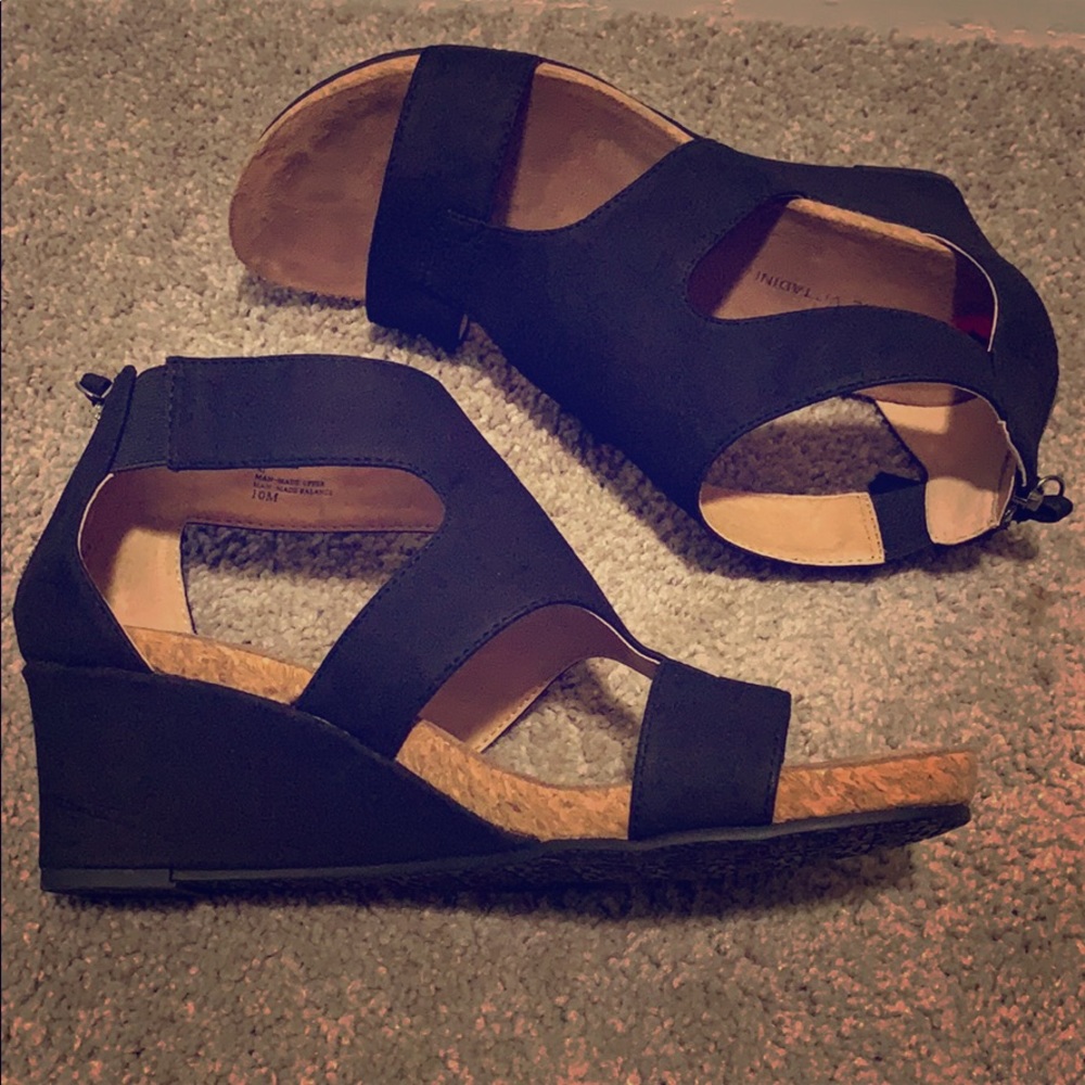 Black Wedges